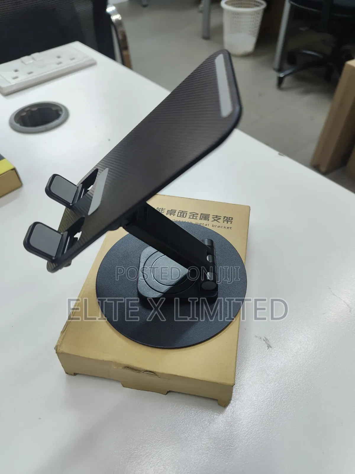 Phone Stand / Multifunctional Desktop Metal Bracket