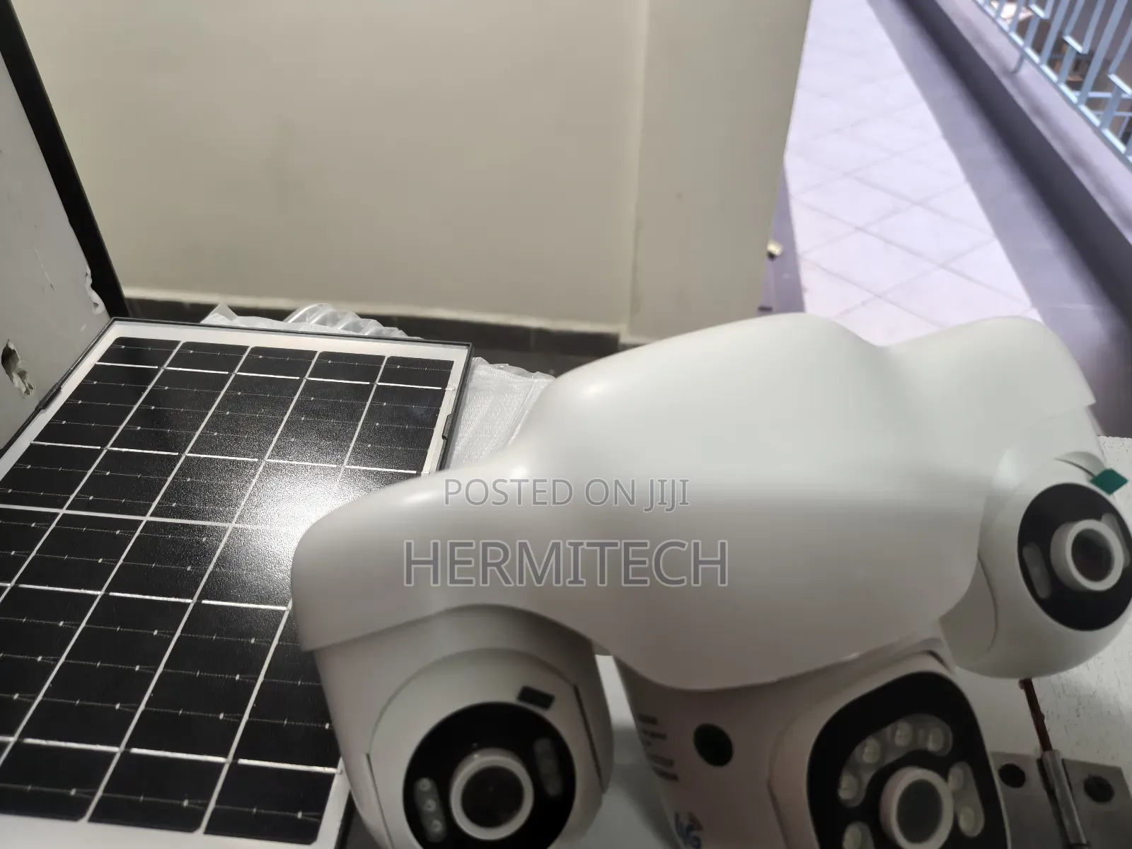 Outdoor Waterproof and Dustproof Solar Powered PTZ CCTV 3lens White 4g