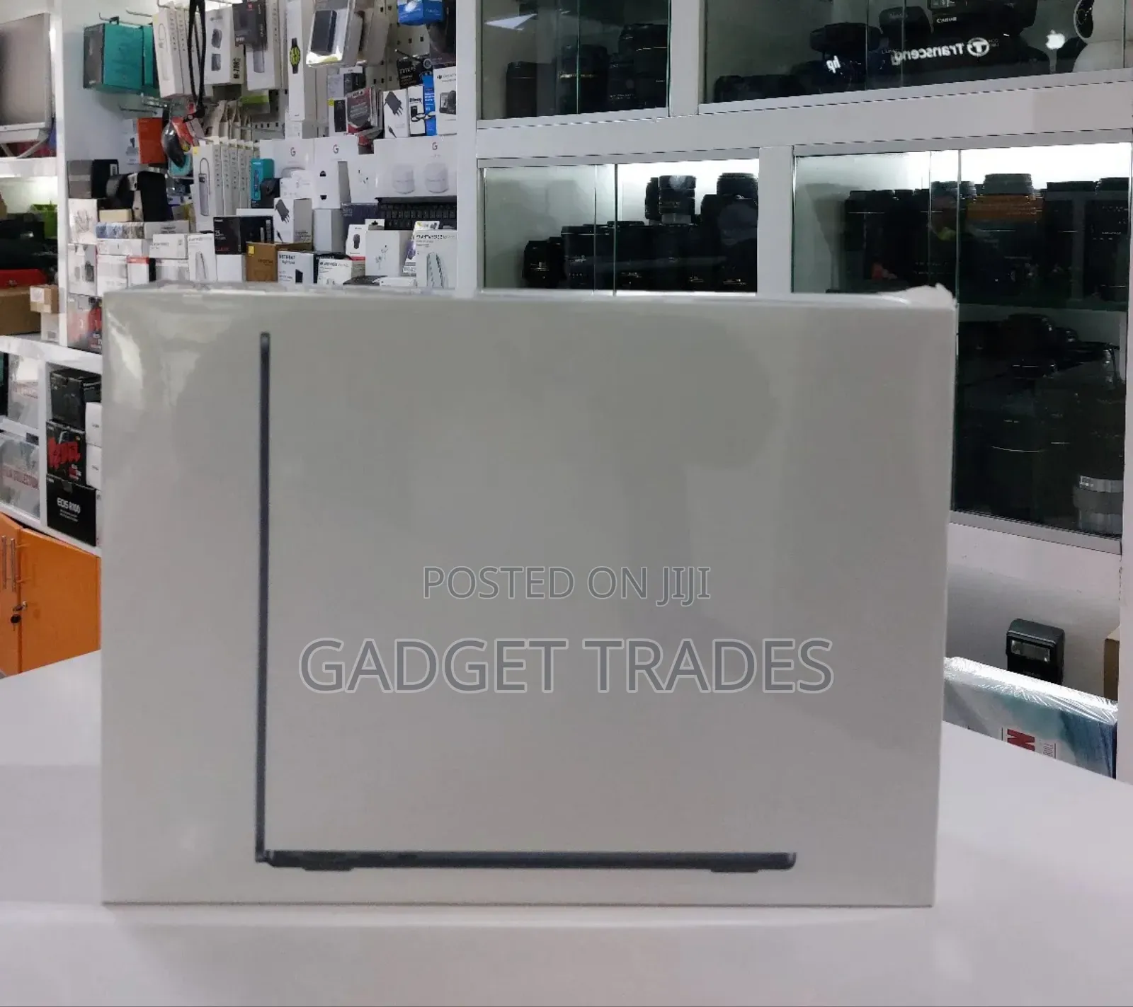 New Laptop Apple MacBook Air 2024 M3 13-inch 16GB Apple M3 SSD 256GB
