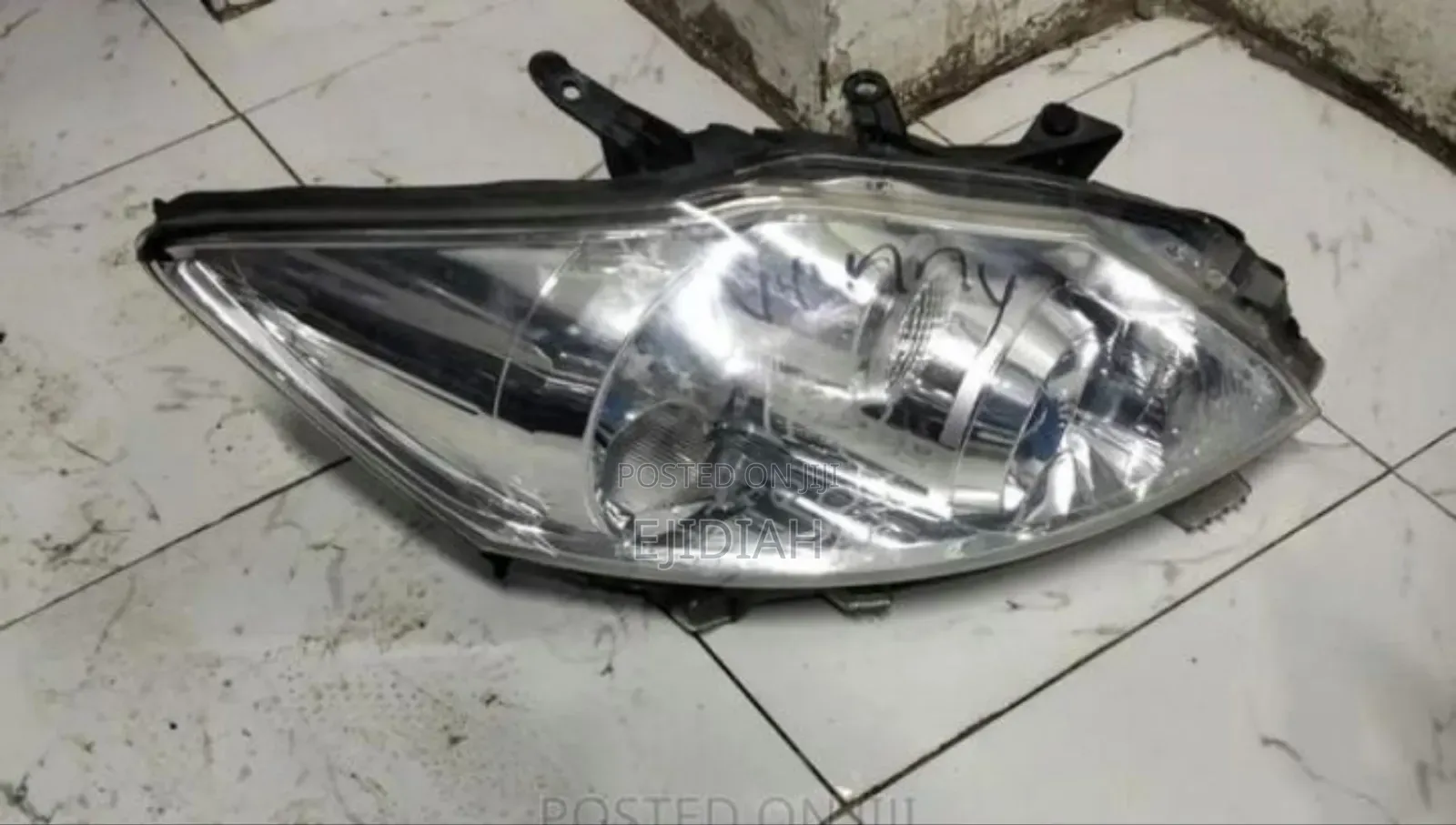 Auris 2010 Headlights