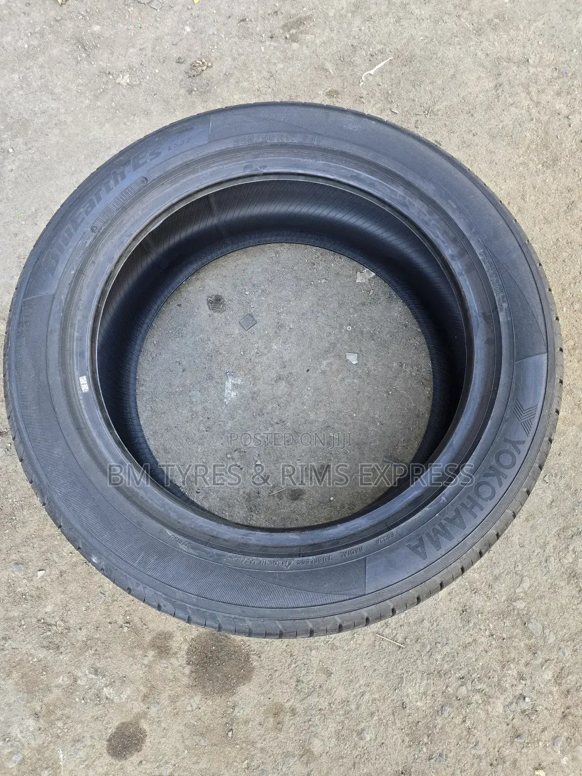 225 /50 R17 Yokohama Tyres (Japan) Bluearth.