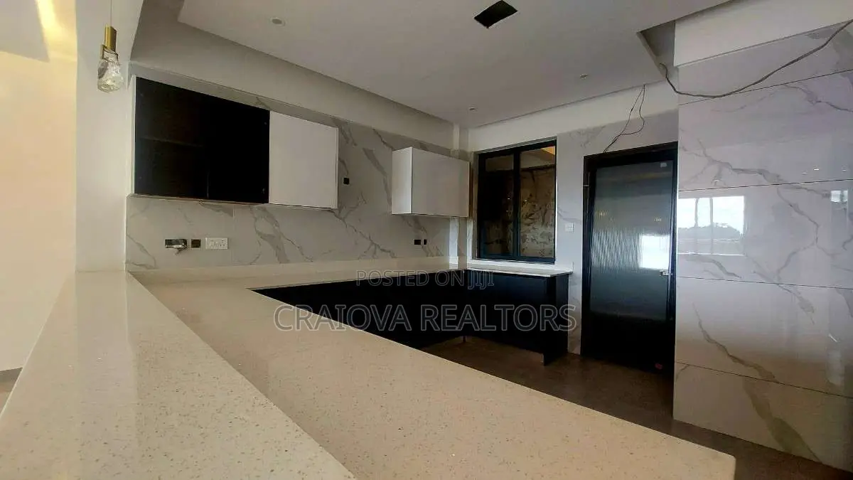 4bdrm Apartment in Parklands/Highridge for sale