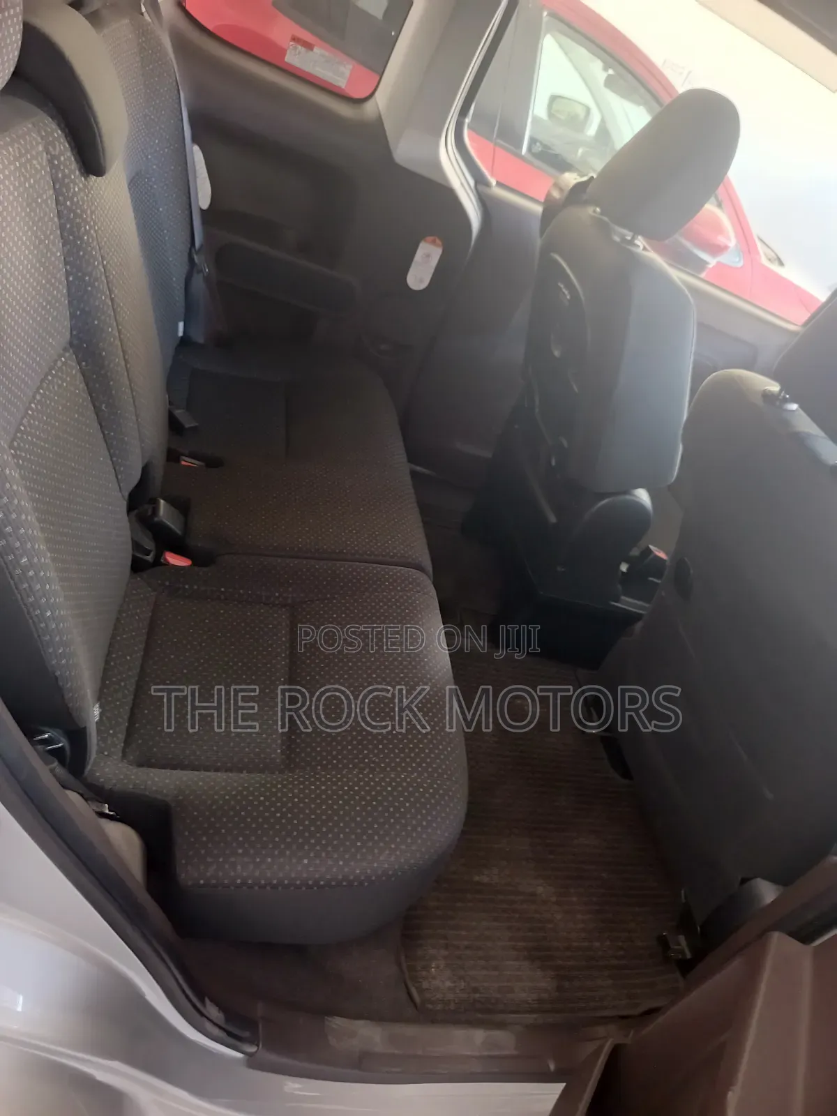 Toyota Spade 2018 Silver