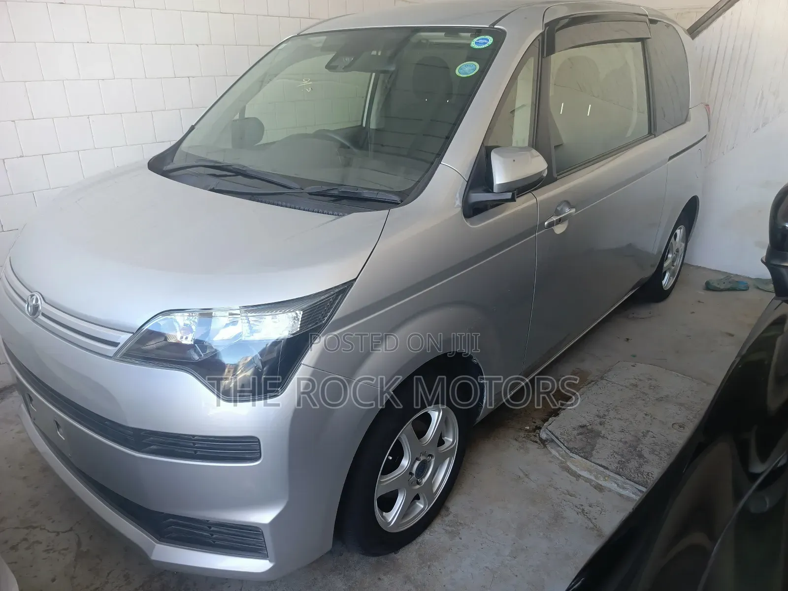 Toyota Spade 2018 Silver