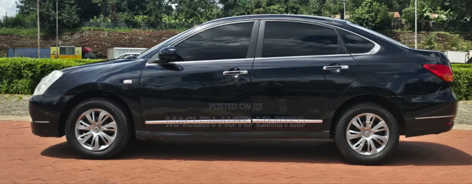 Nissan Bluebird 2010 Black