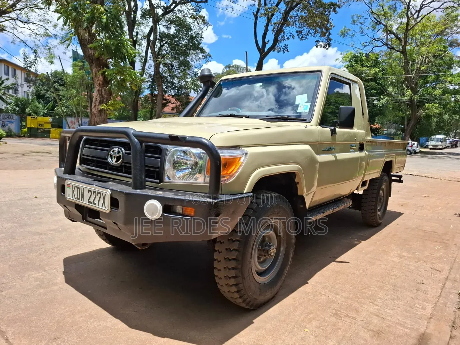 Toyota Land Cruiser 2013 White