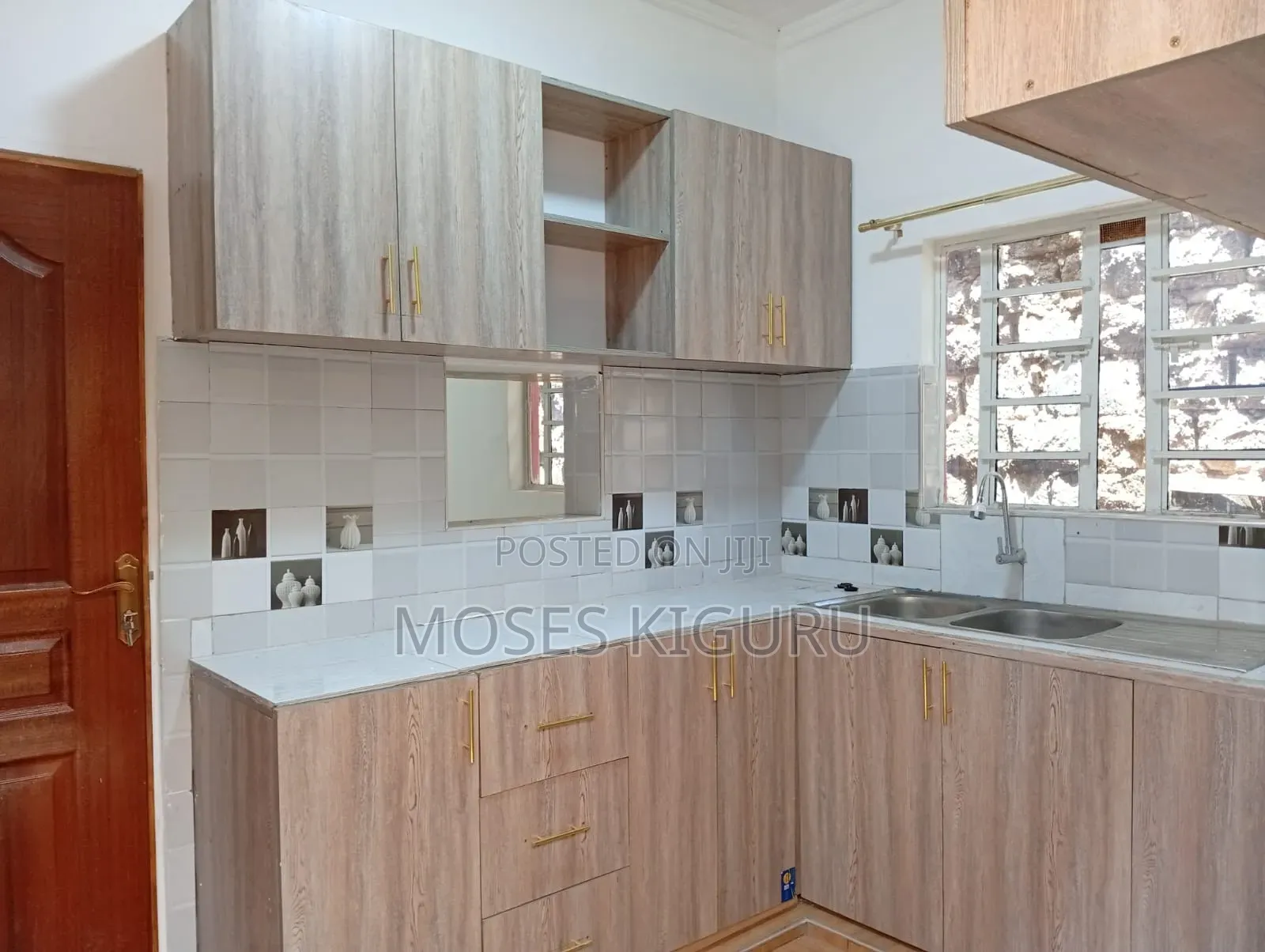 3bdrm Bungalow in Kenyatta Road for rent