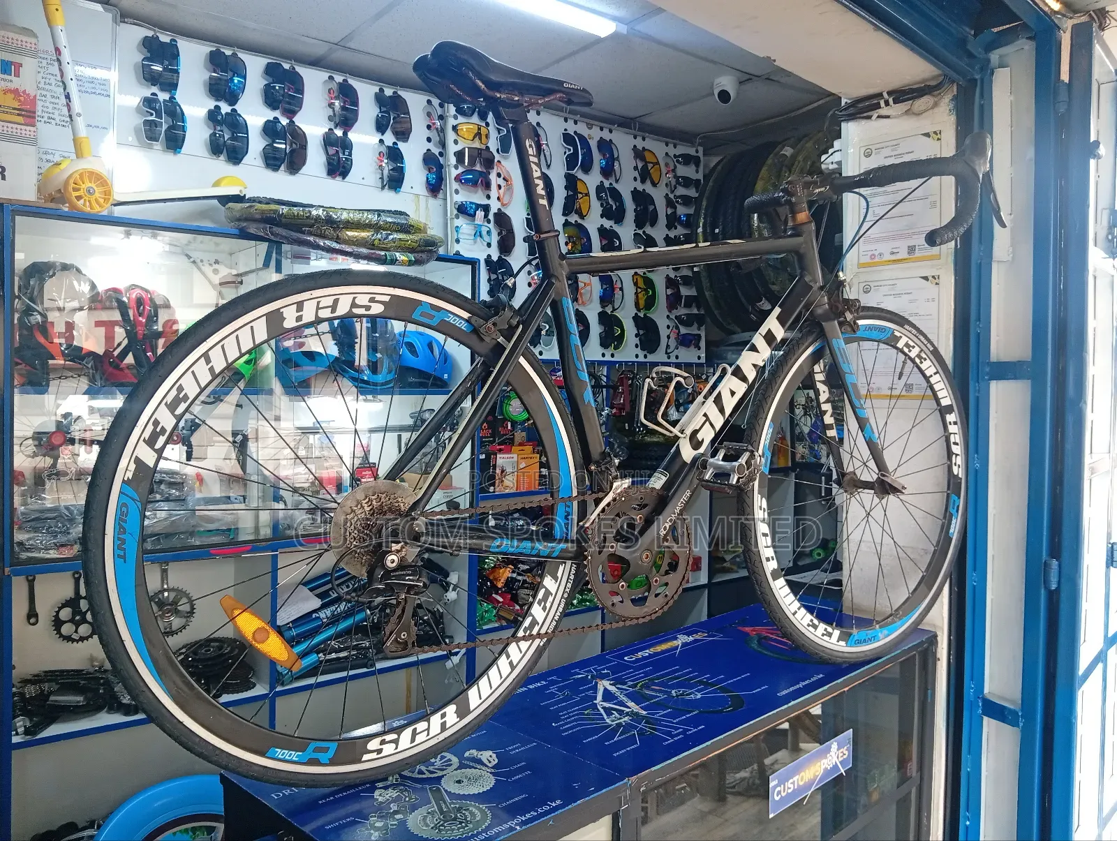 Giant Road Bike (Deep Section Rims)