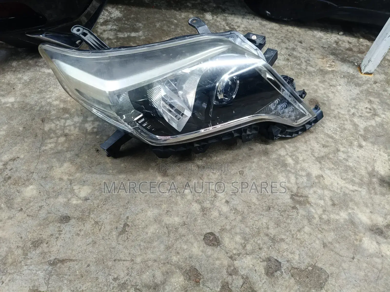 Tailight Prado 150 Tear Drop Xenon
