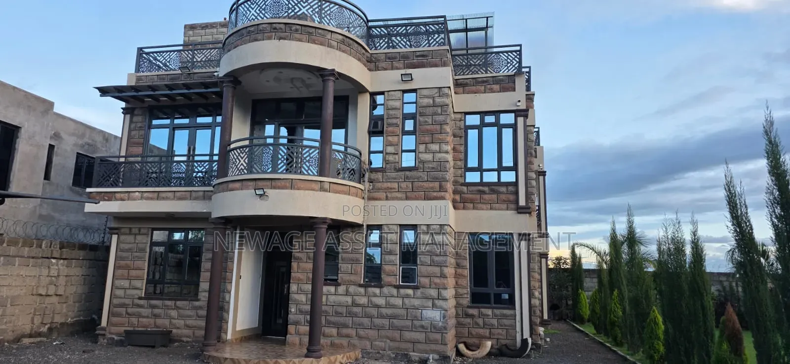 6bdrm Mansion in Katani for sale