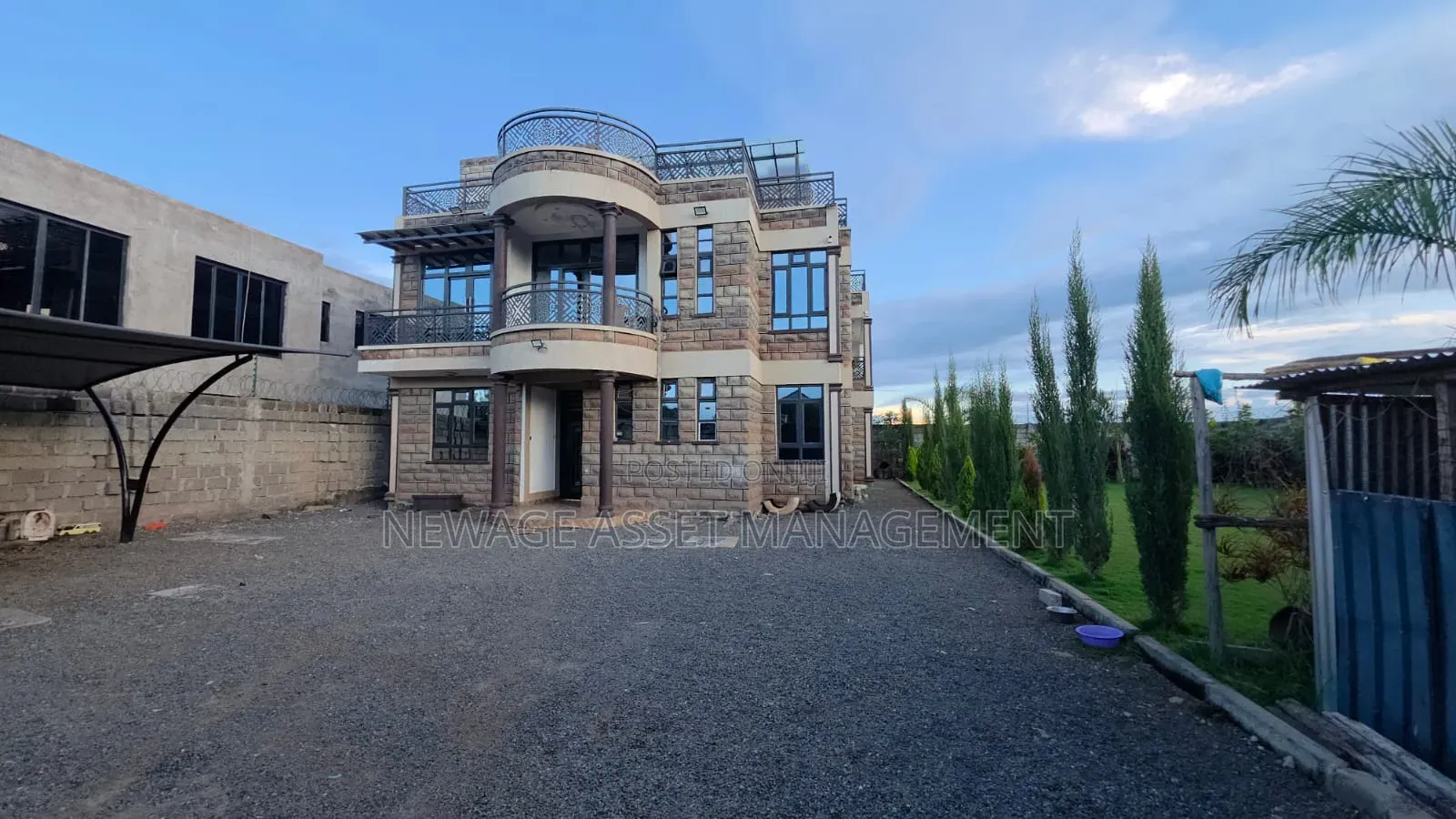 6bdrm Mansion in Katani for sale