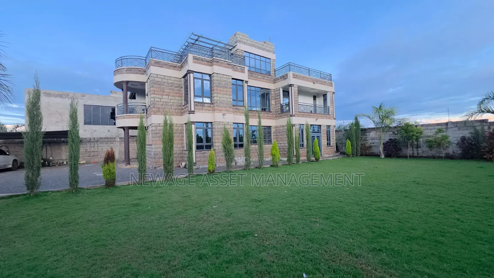 6bdrm Mansion in Katani for sale