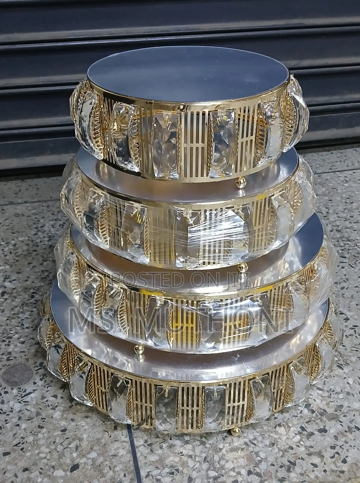 4-Piece Set of Gold-Colored Iron Cake Stands