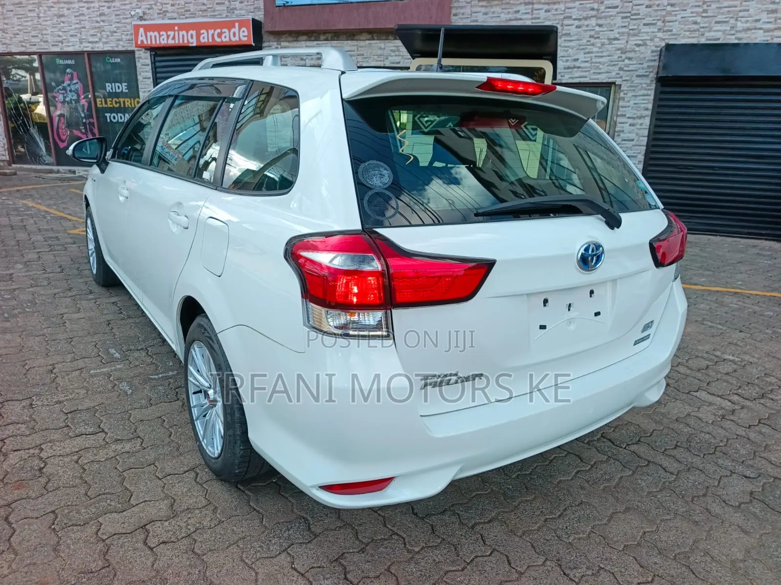Toyota Corolla Fielder 1.5 Hybrid FWD 2019 White