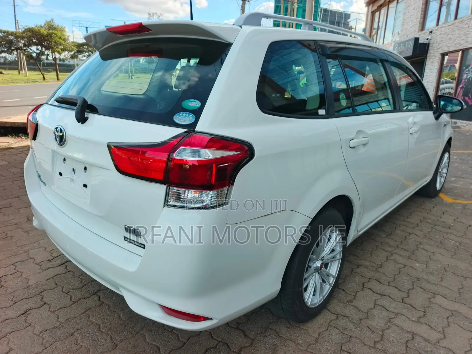 Toyota Corolla Fielder 1.5 Hybrid FWD 2019 White