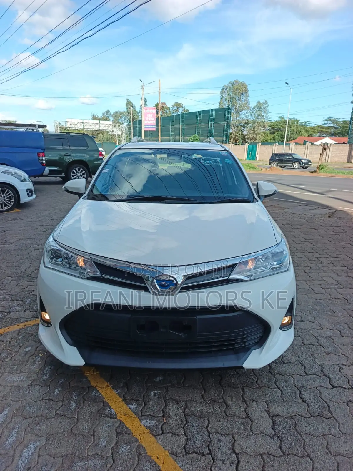 Toyota Corolla Fielder 1.5 Hybrid FWD 2019 White