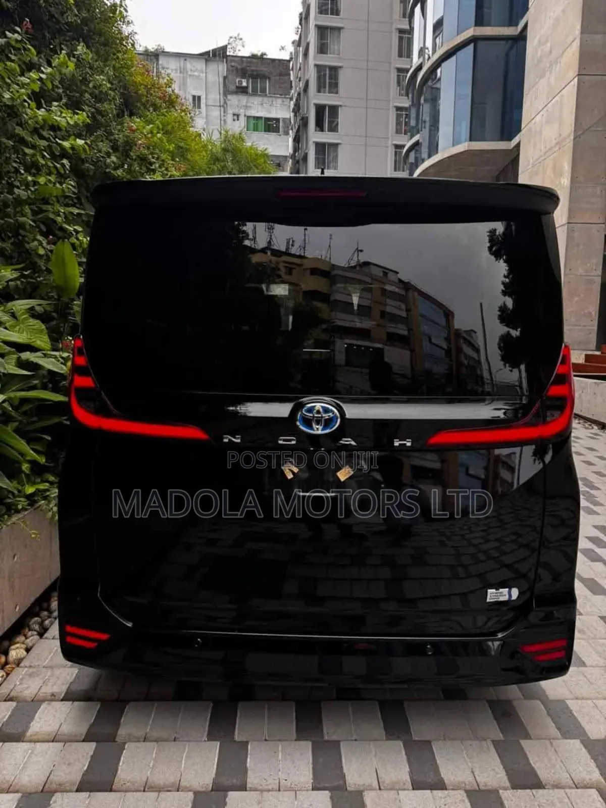 Toyota Noah 1.8 FWD Hybrid (7 seater) 2020 Black