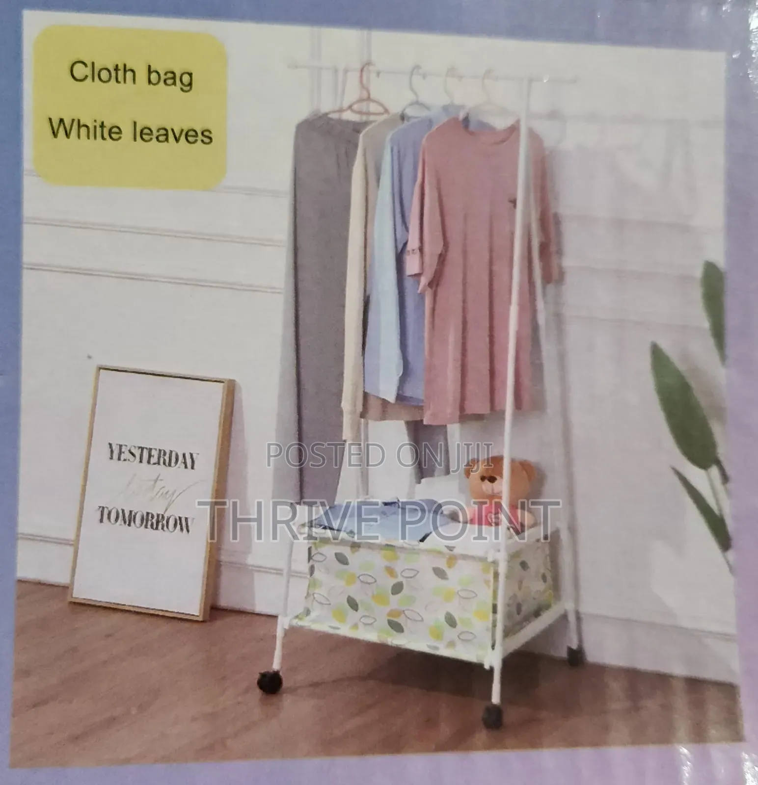 Indoor Triangular Coat Rack With Wheel Mobile