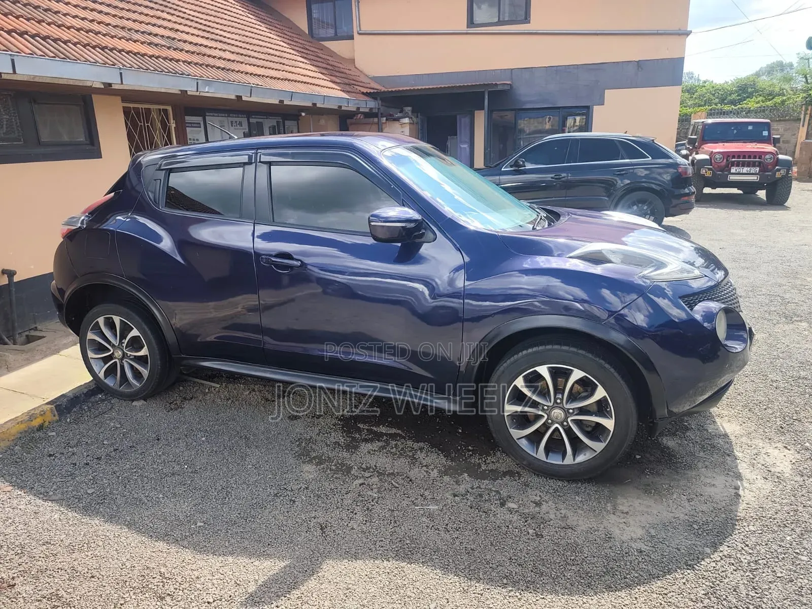 Nissan Juke SL 4dr Hatchback (1.6L 4cyl Turbo CVT) 2014 Purple