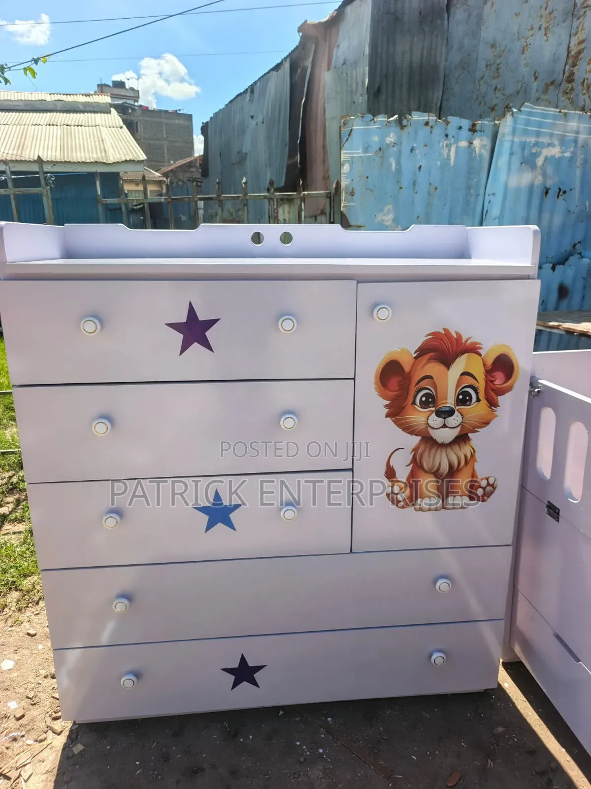 Modern Kids Baby Cribs Plus Baby Chest of Drawers for Storage