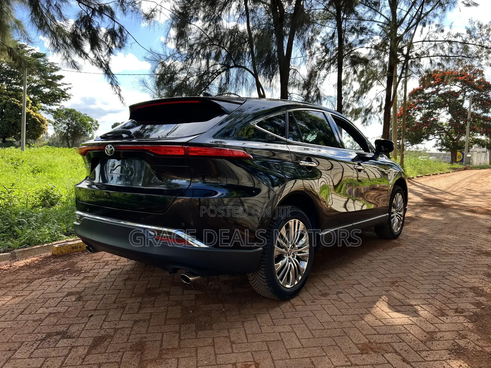 Toyota Harrier 2.0 2020 Black