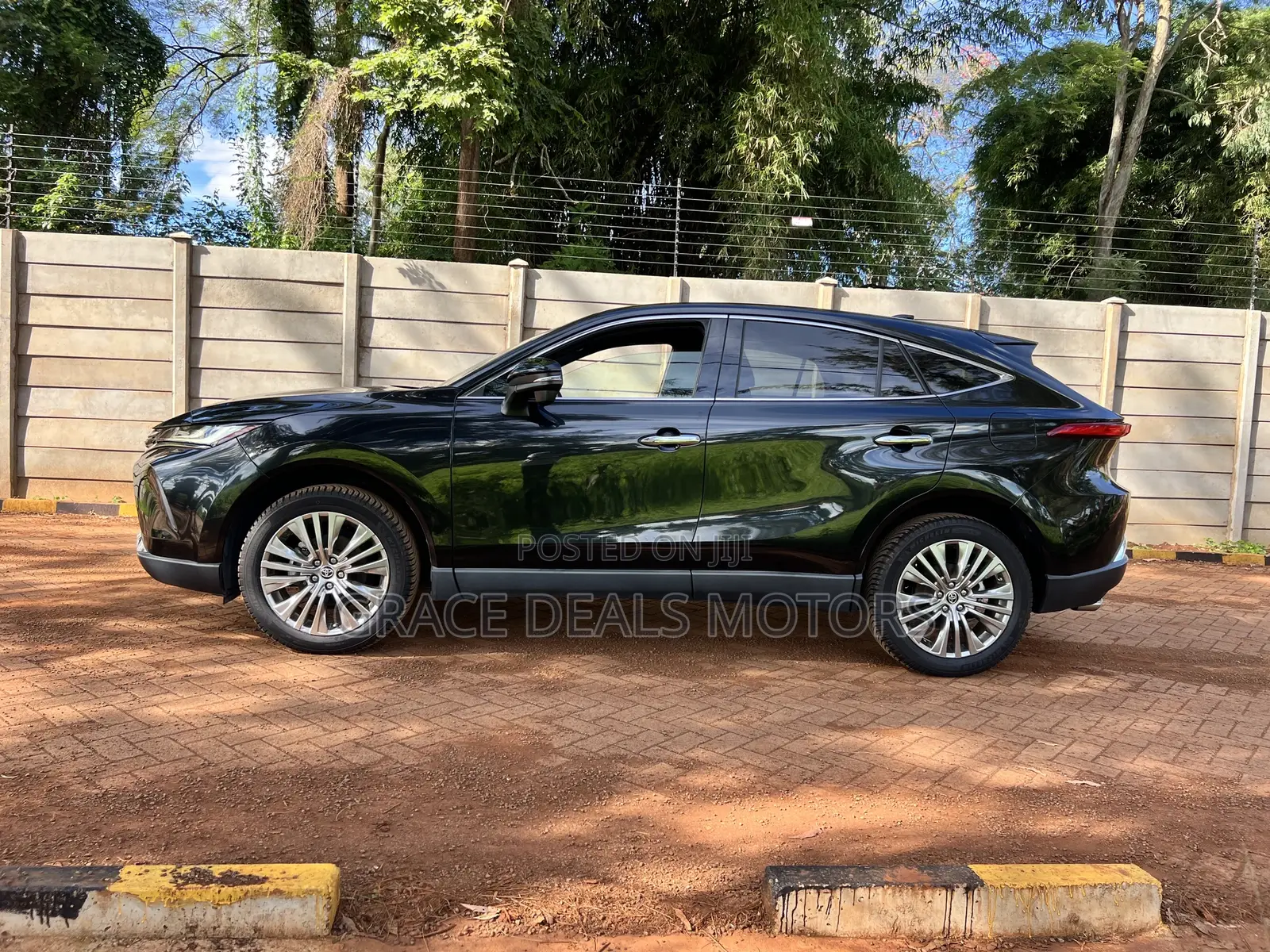 Toyota Harrier 2.0 2020 Black