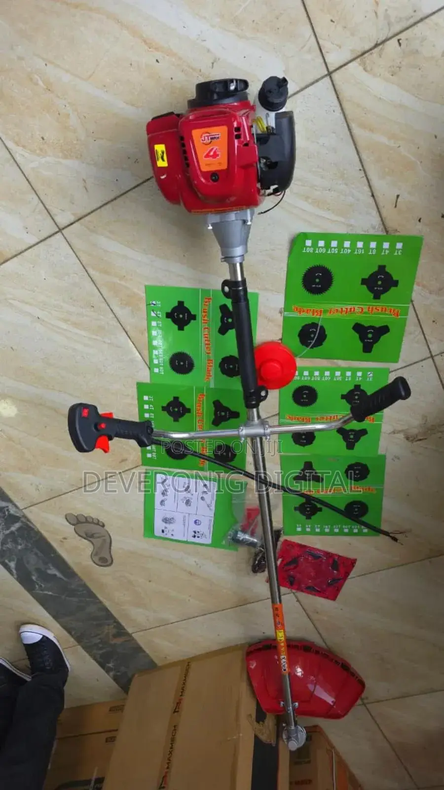4 Stroke Brushcutter With 8 Blades