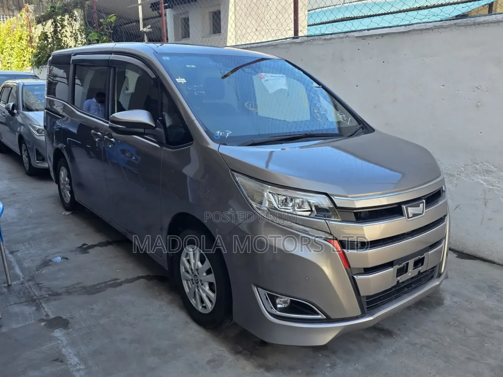 Toyota Noah 2.0 AWD (7 Seater) 2019 Gray