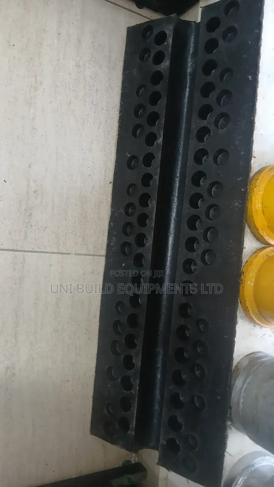 Speed Hump With Hollow Channel(70x50mm)(1000x350x70)15kgs