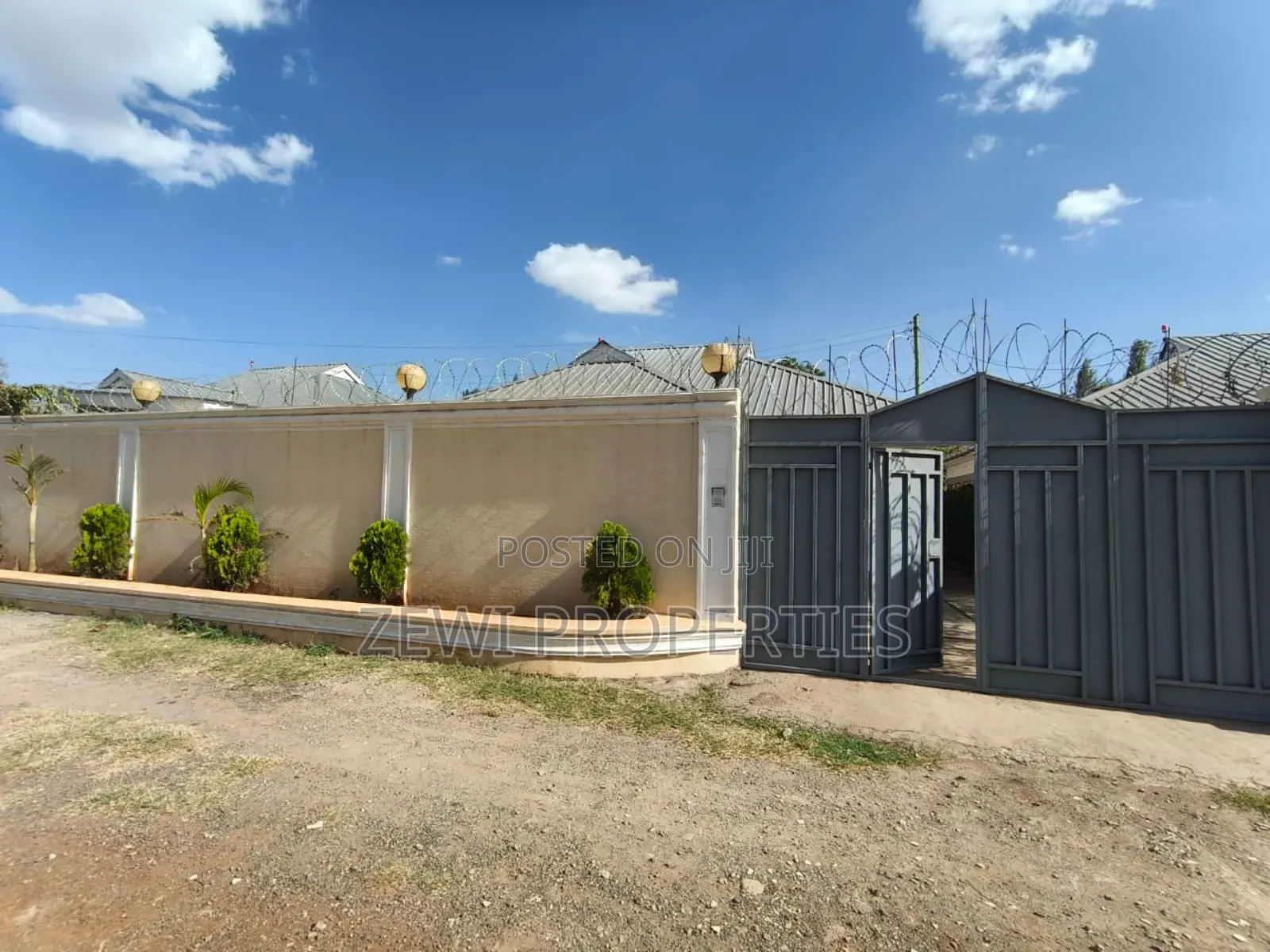 3bdrm Bungalow in Kandisi for sale