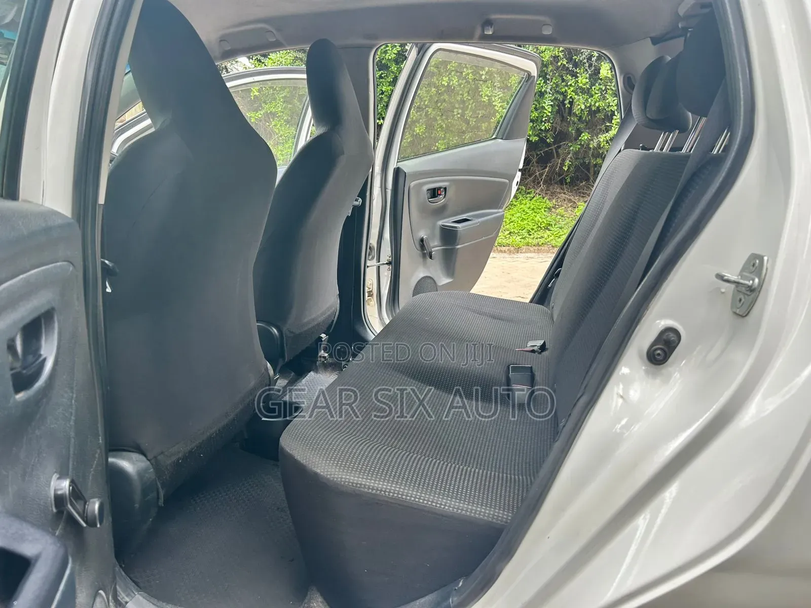 Toyota Vitz 1.0 FWD 5dr 2015 White