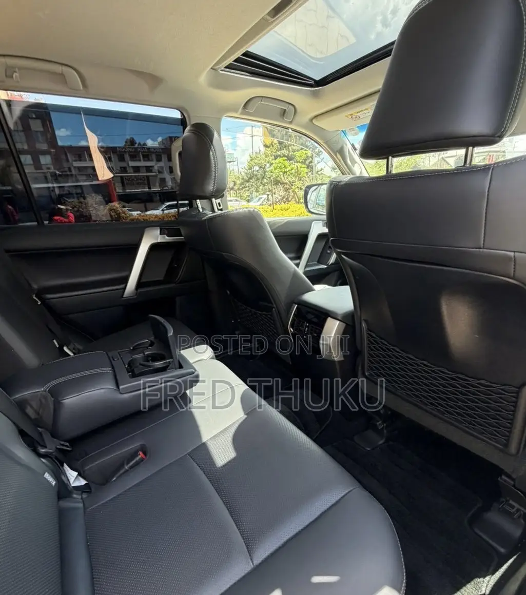 Toyota Land Cruiser Prado 2.8 2022 Black
