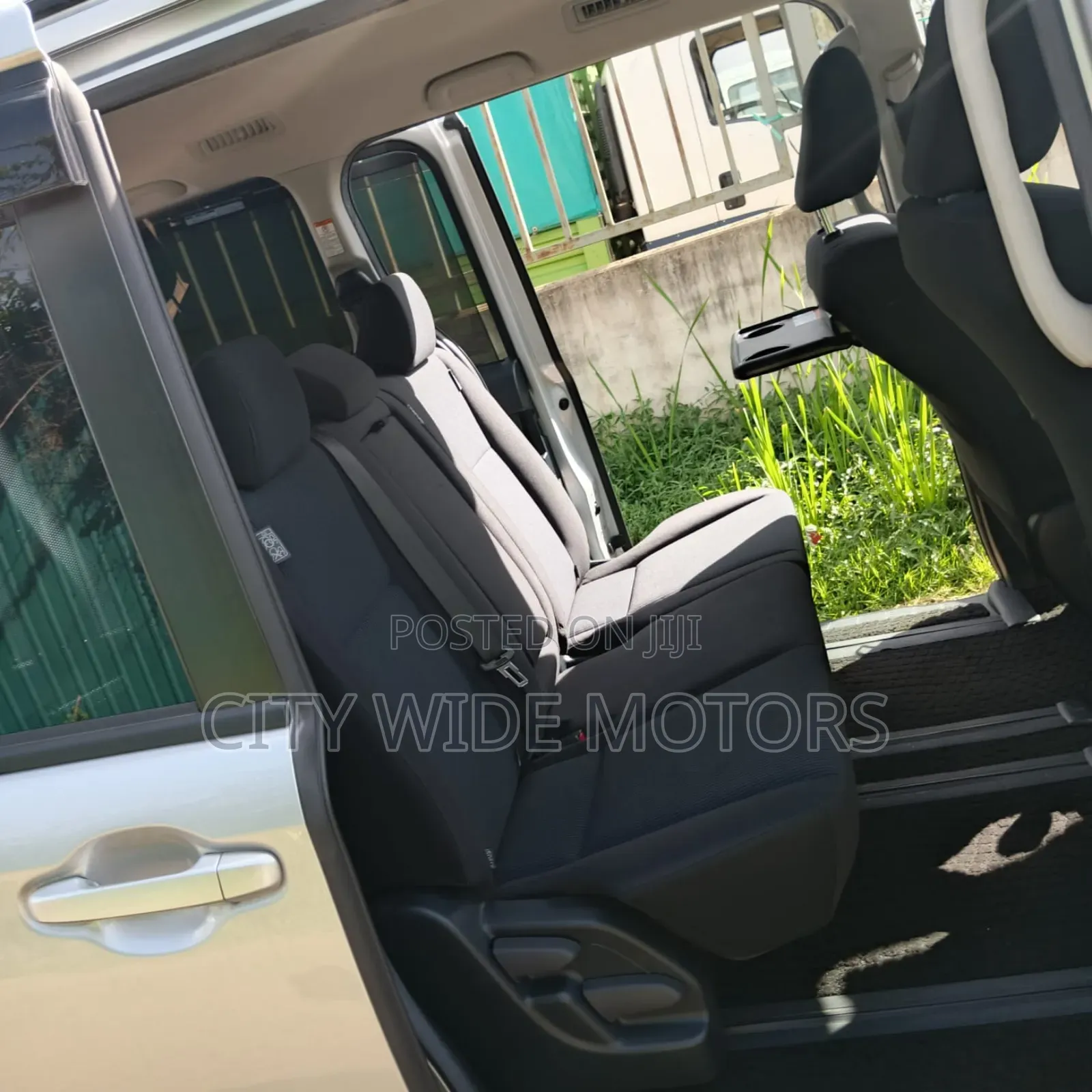 Toyota Voxy 2018 Silver