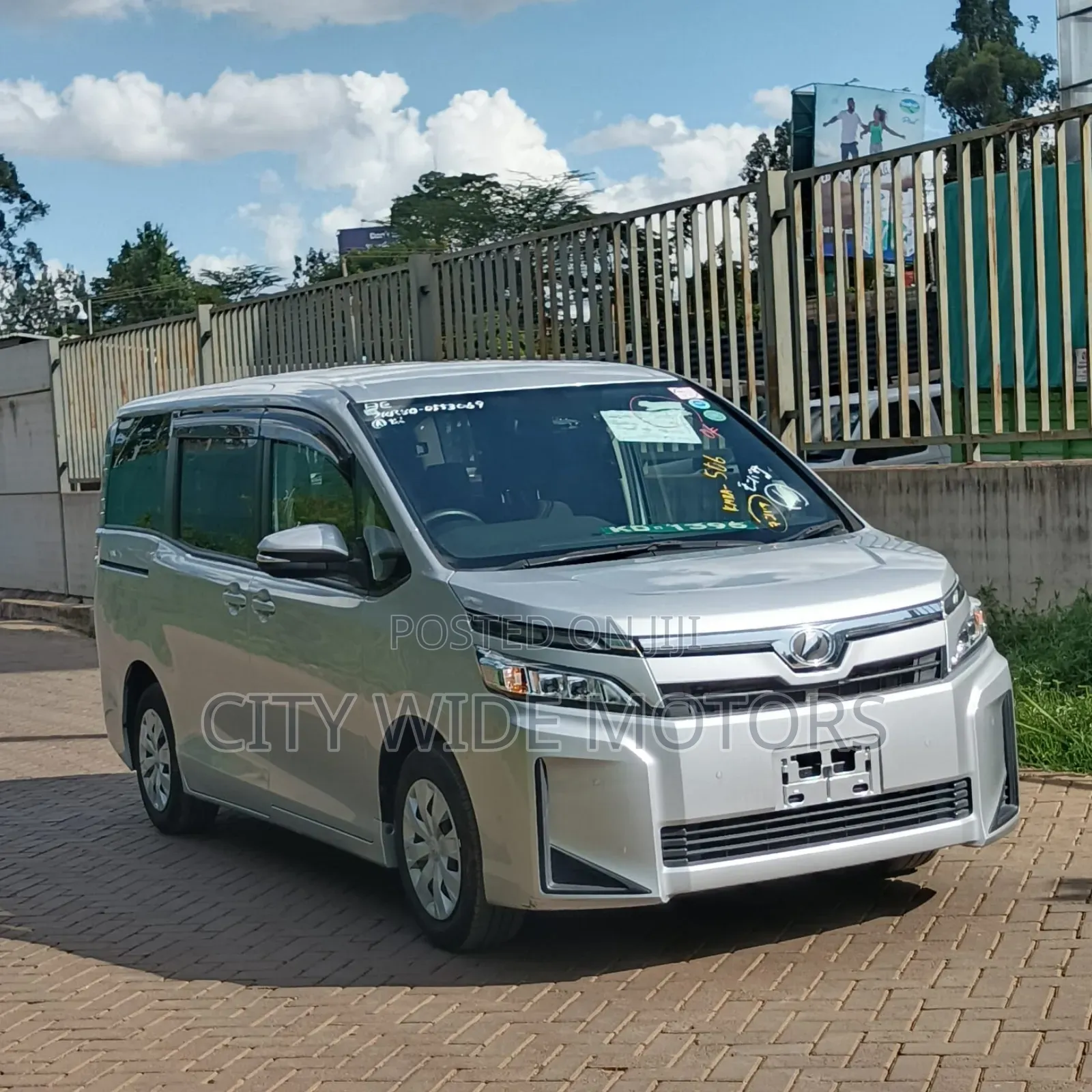 Toyota Voxy 2018 Silver