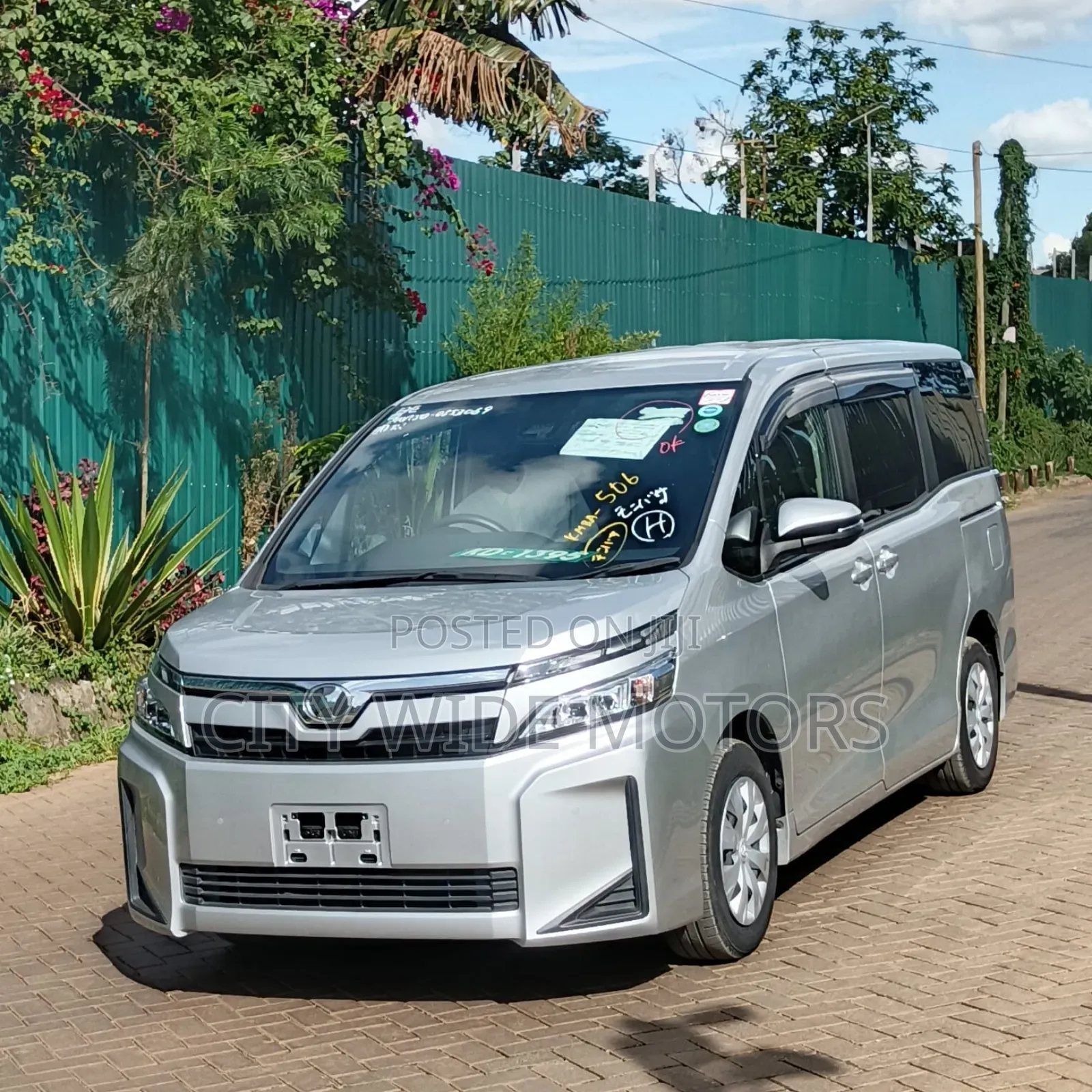 Toyota Voxy 2018 Silver