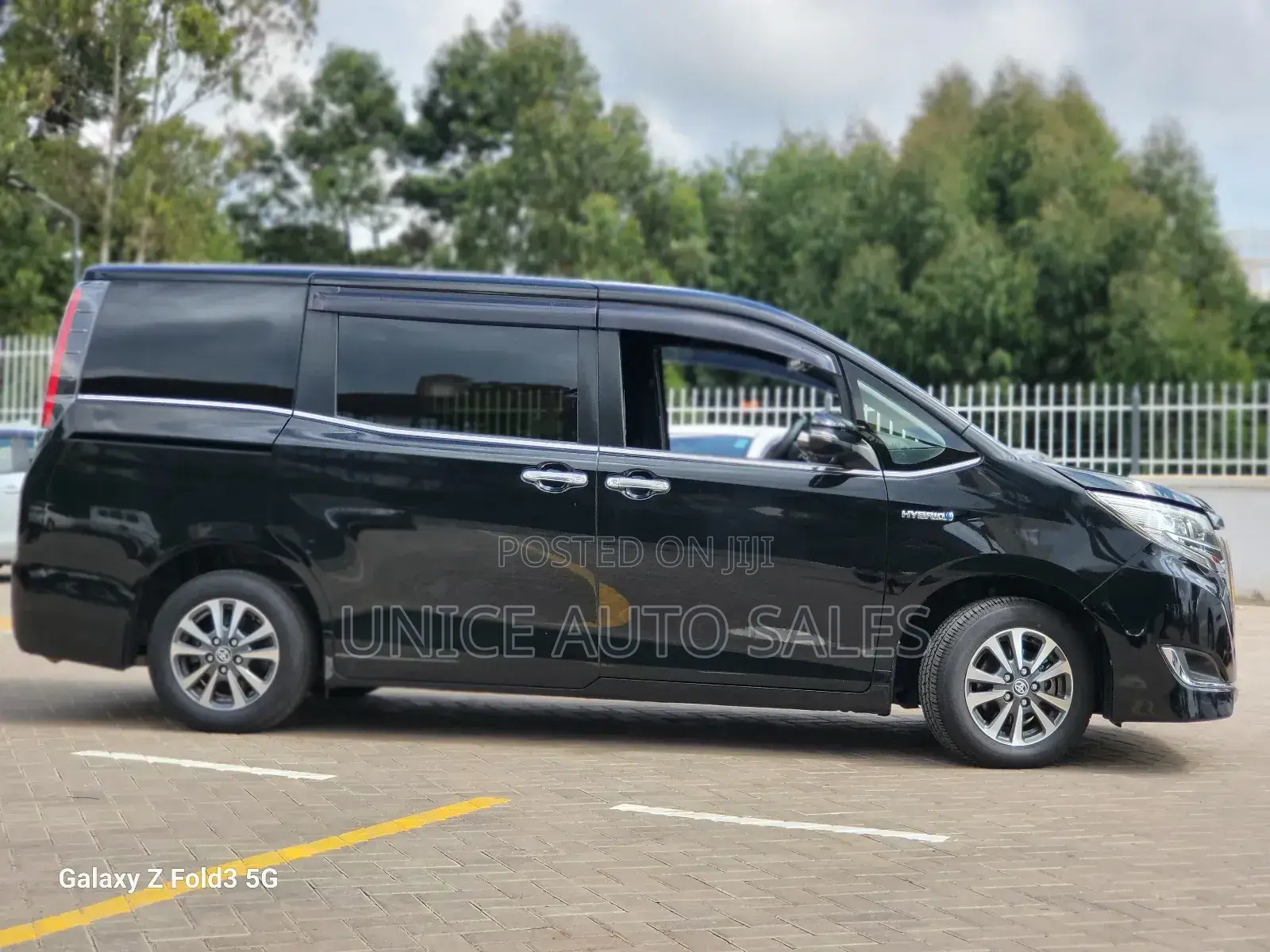 Toyota Esquire 1.8 FWD Hybrid (7 seater) 2019 Black
