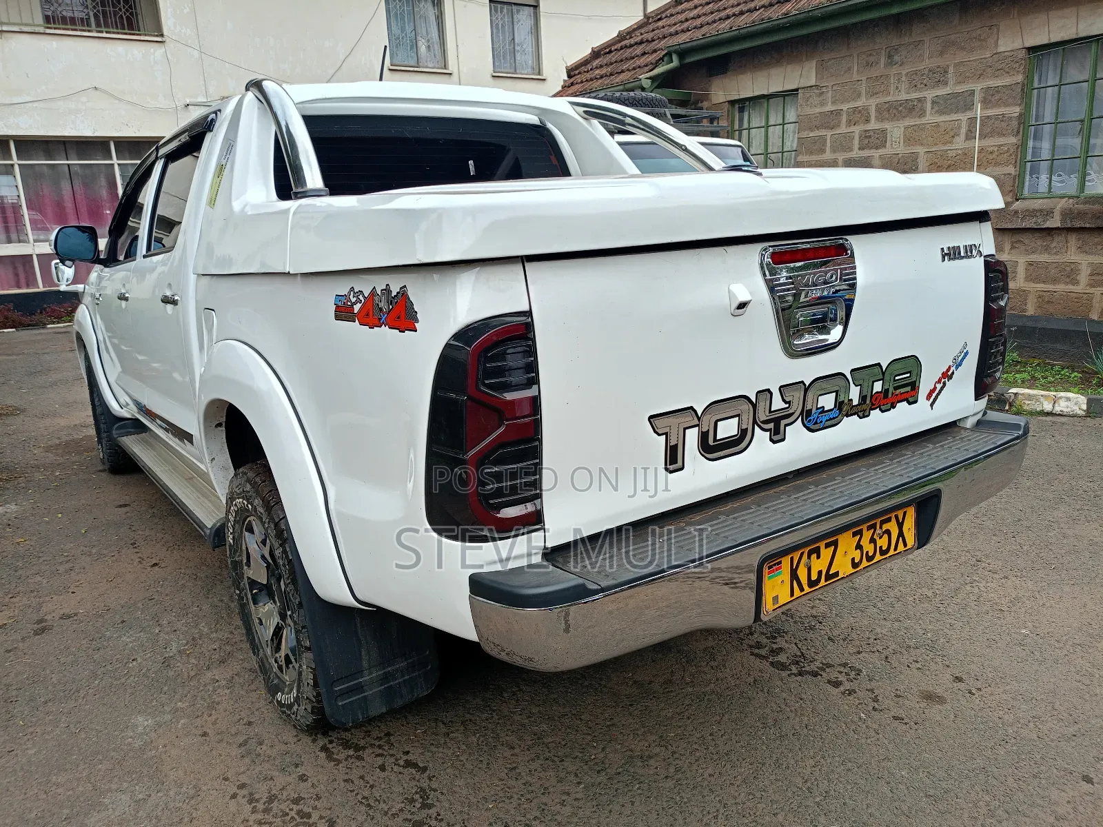 Toyota Hilux 2013 White