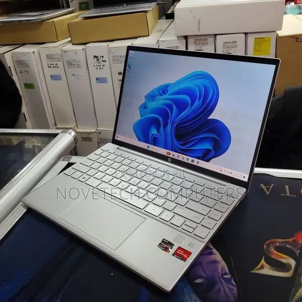 New Laptop HP Pavilion 13 8GB AMD Ryzen 7 SSD 512GB