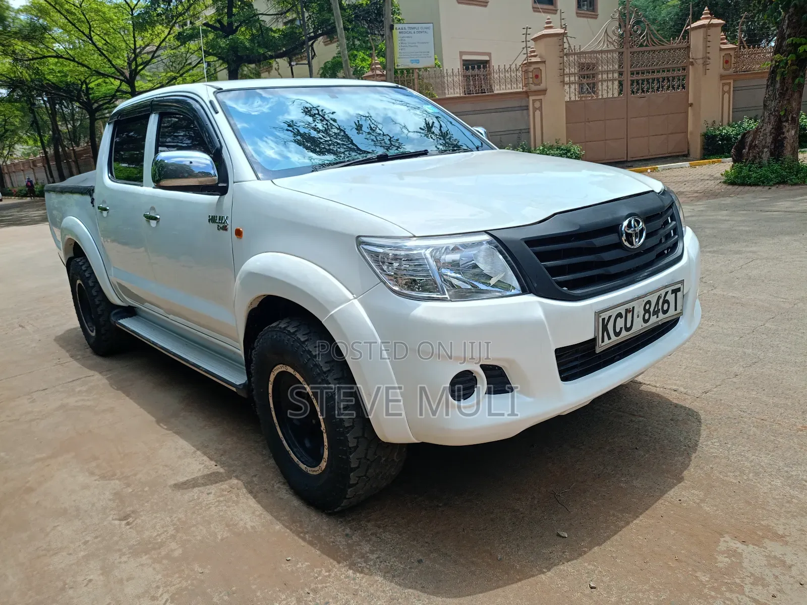 Toyota Hilux 2012 White