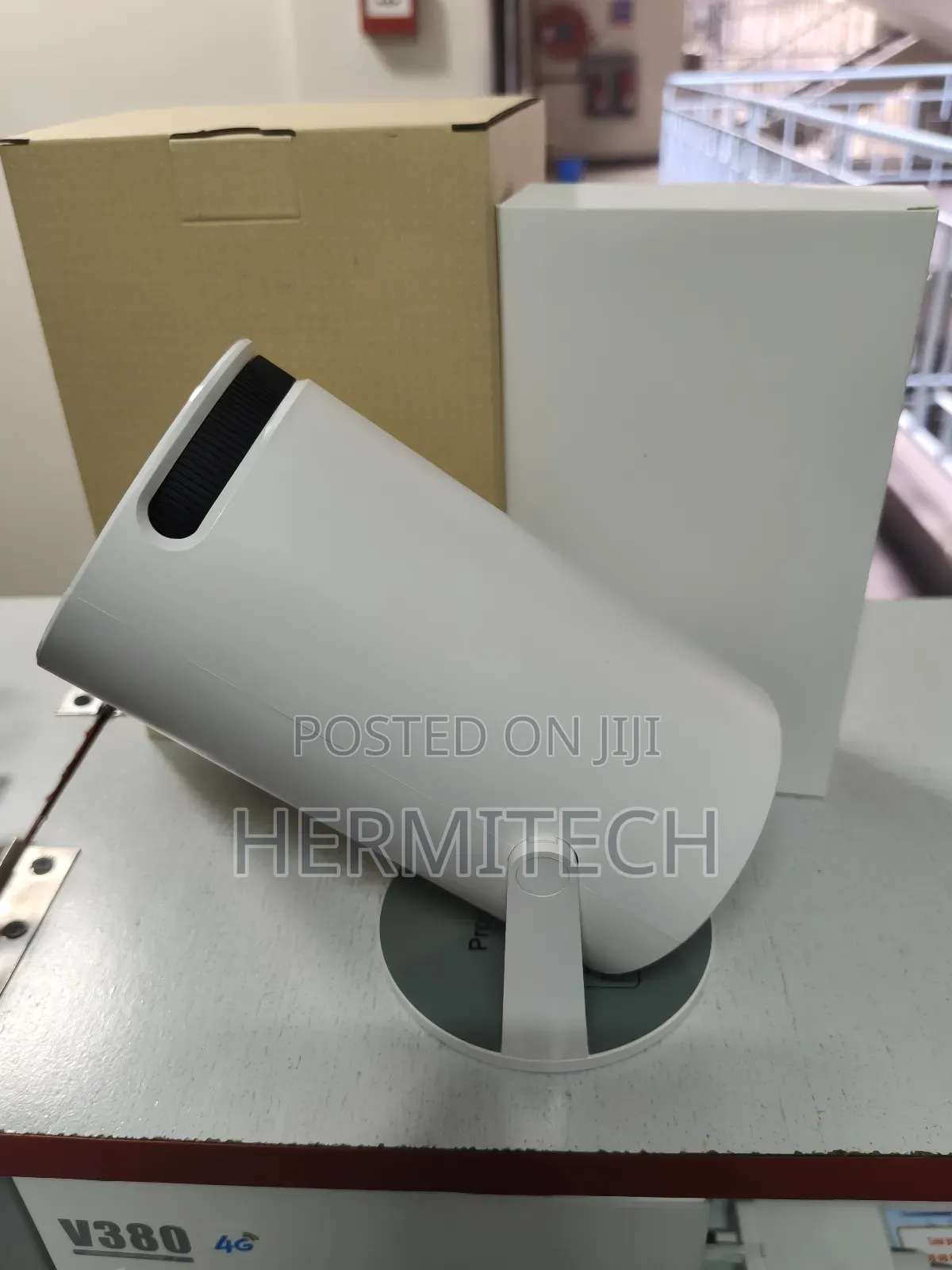 Highly Compact Light Weight Projector 130 Inches Display Wifi Smart