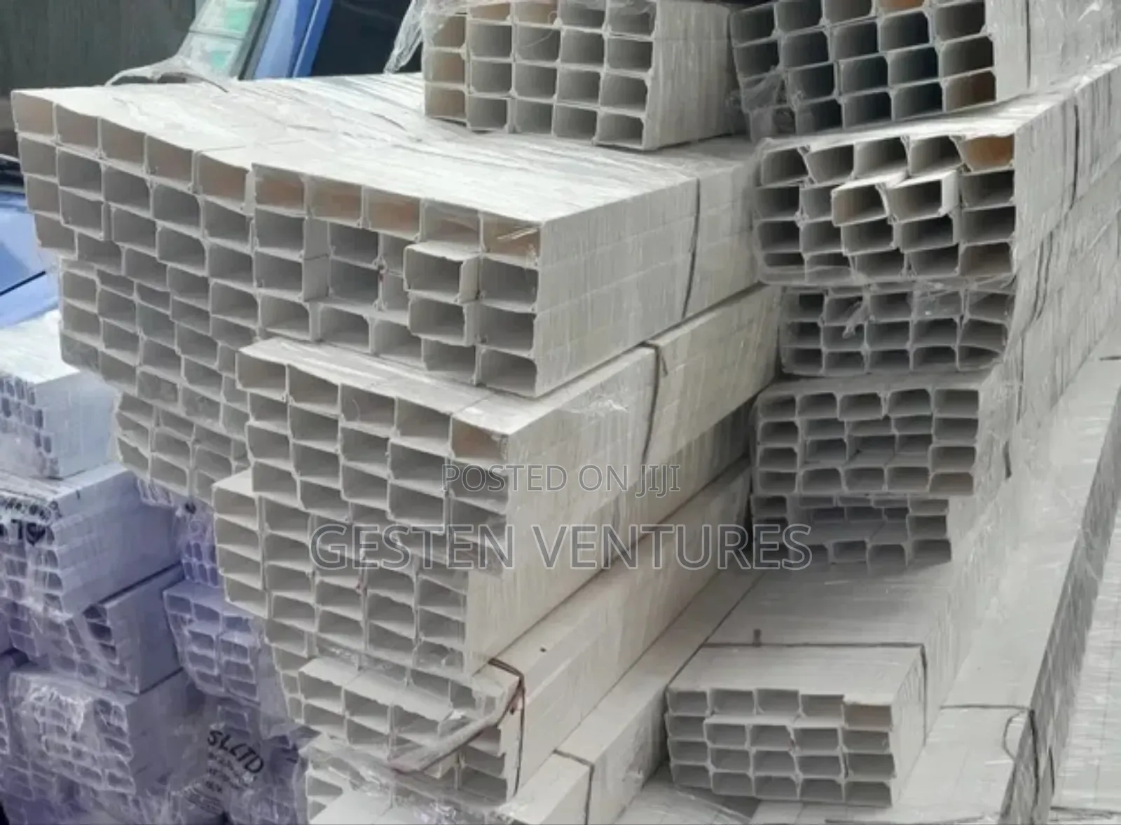 Quality 2*2 White PVC Trunking Htf3j