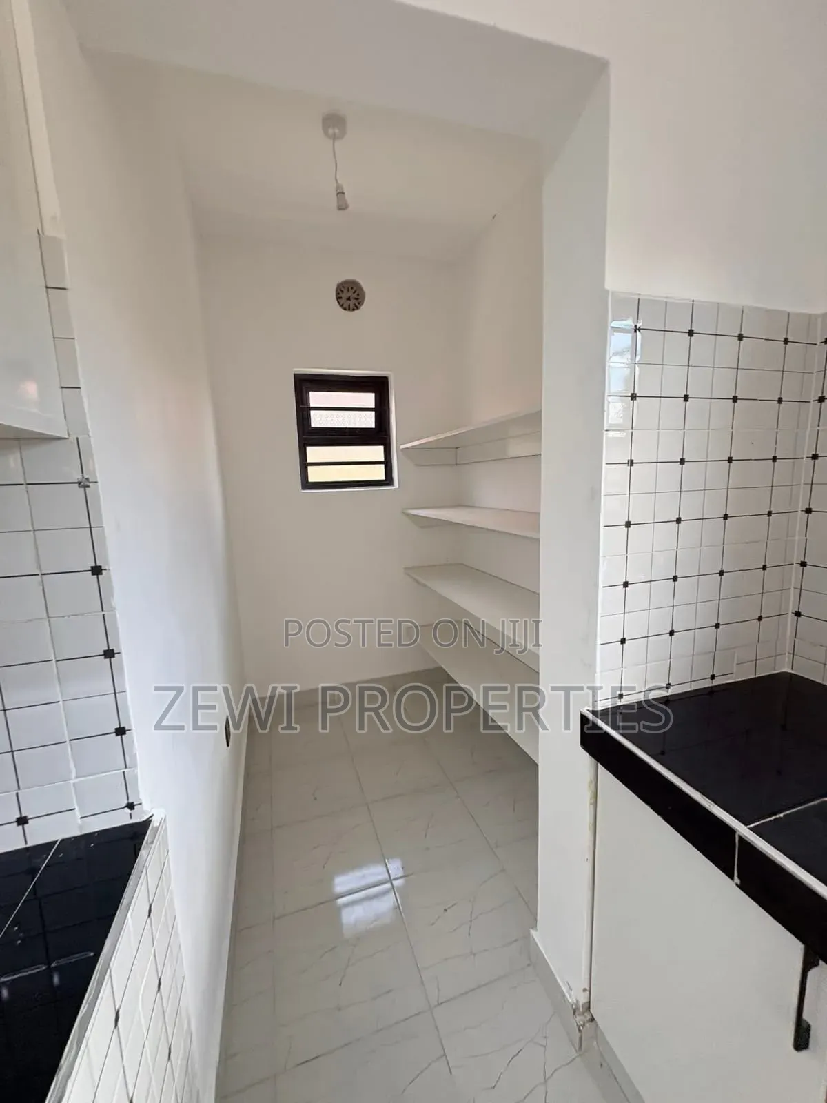 3bdrm Bungalow in Oluulua for sale