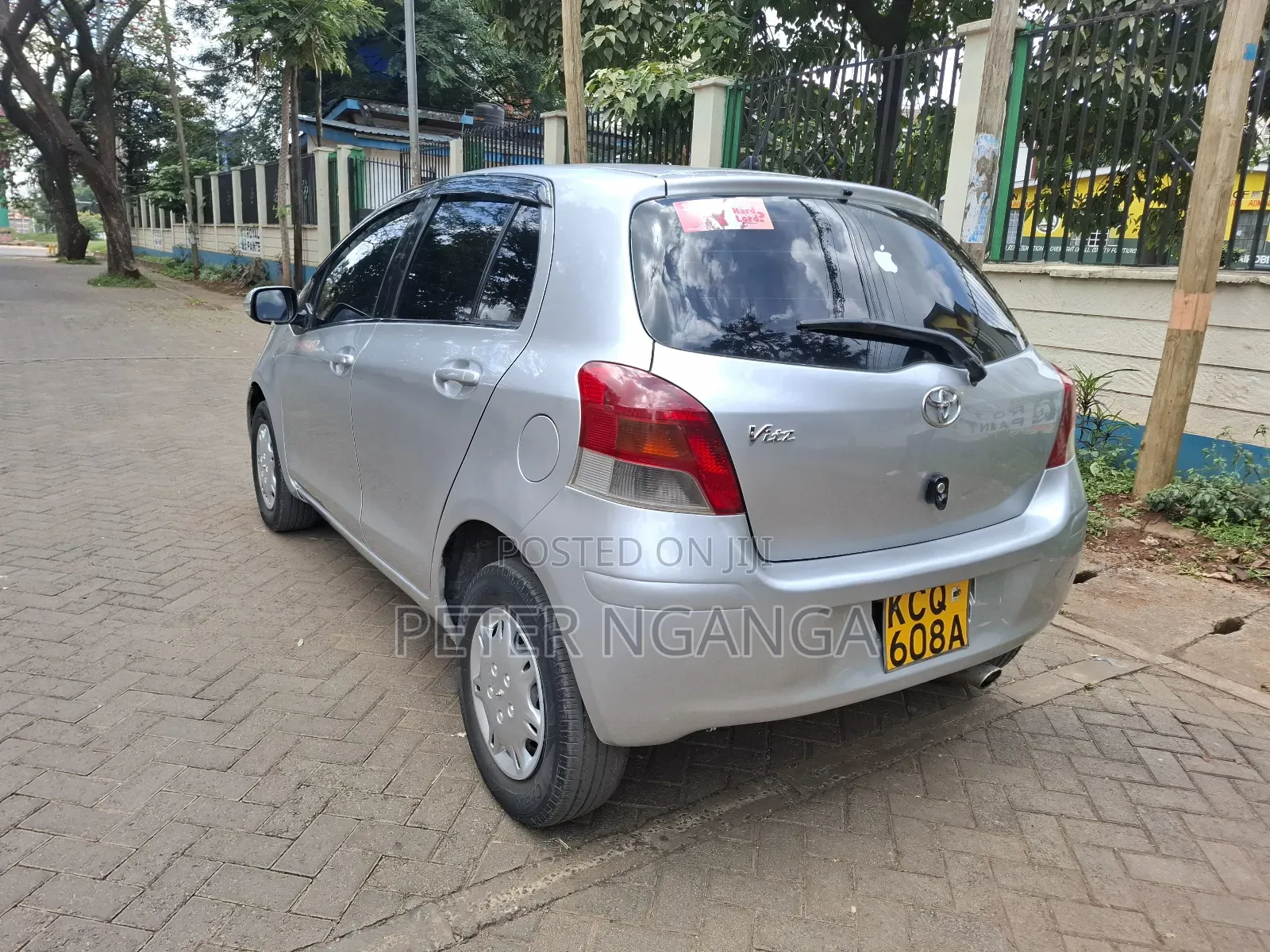 Toyota Vitz 1.3 FWD 5dr 2010 Silver