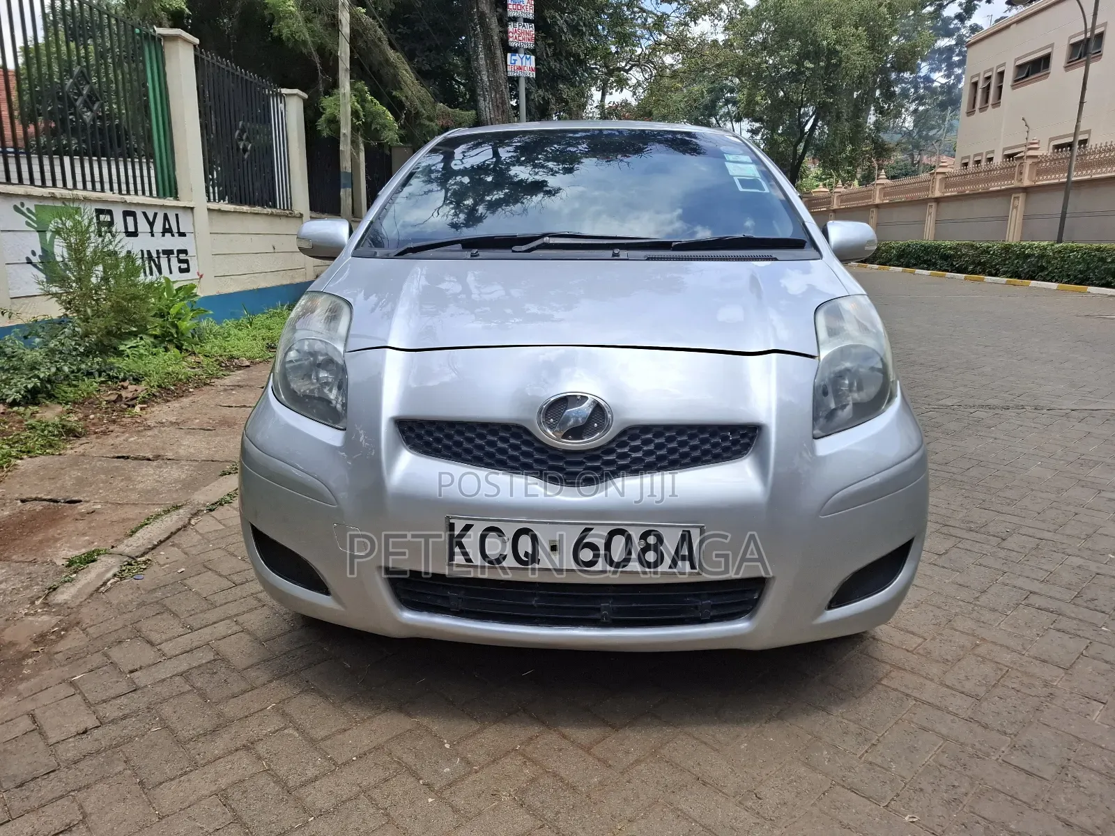 Toyota Vitz 1.3 FWD 5dr 2010 Silver