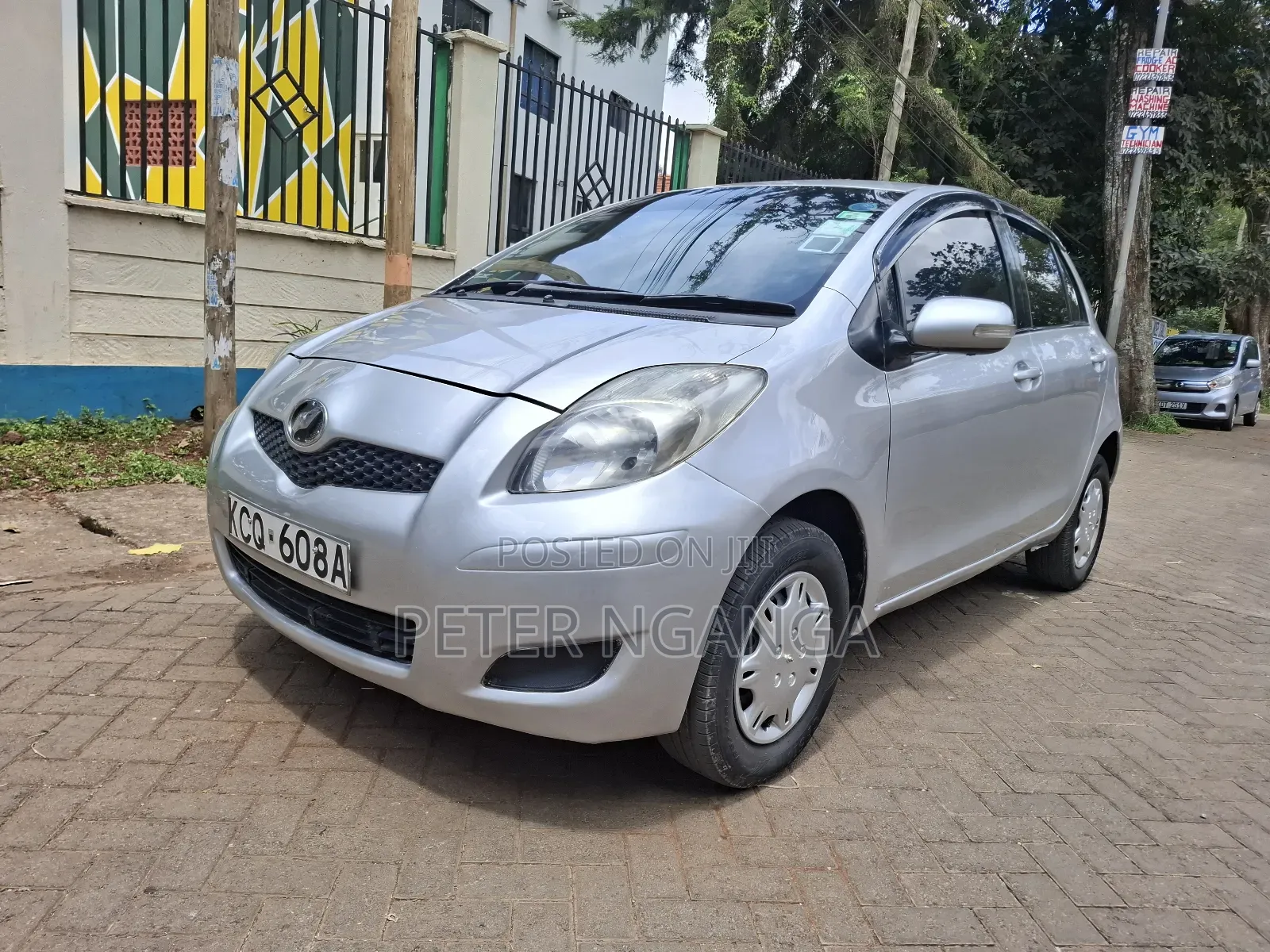 Toyota Vitz 1.3 FWD 5dr 2010 Silver