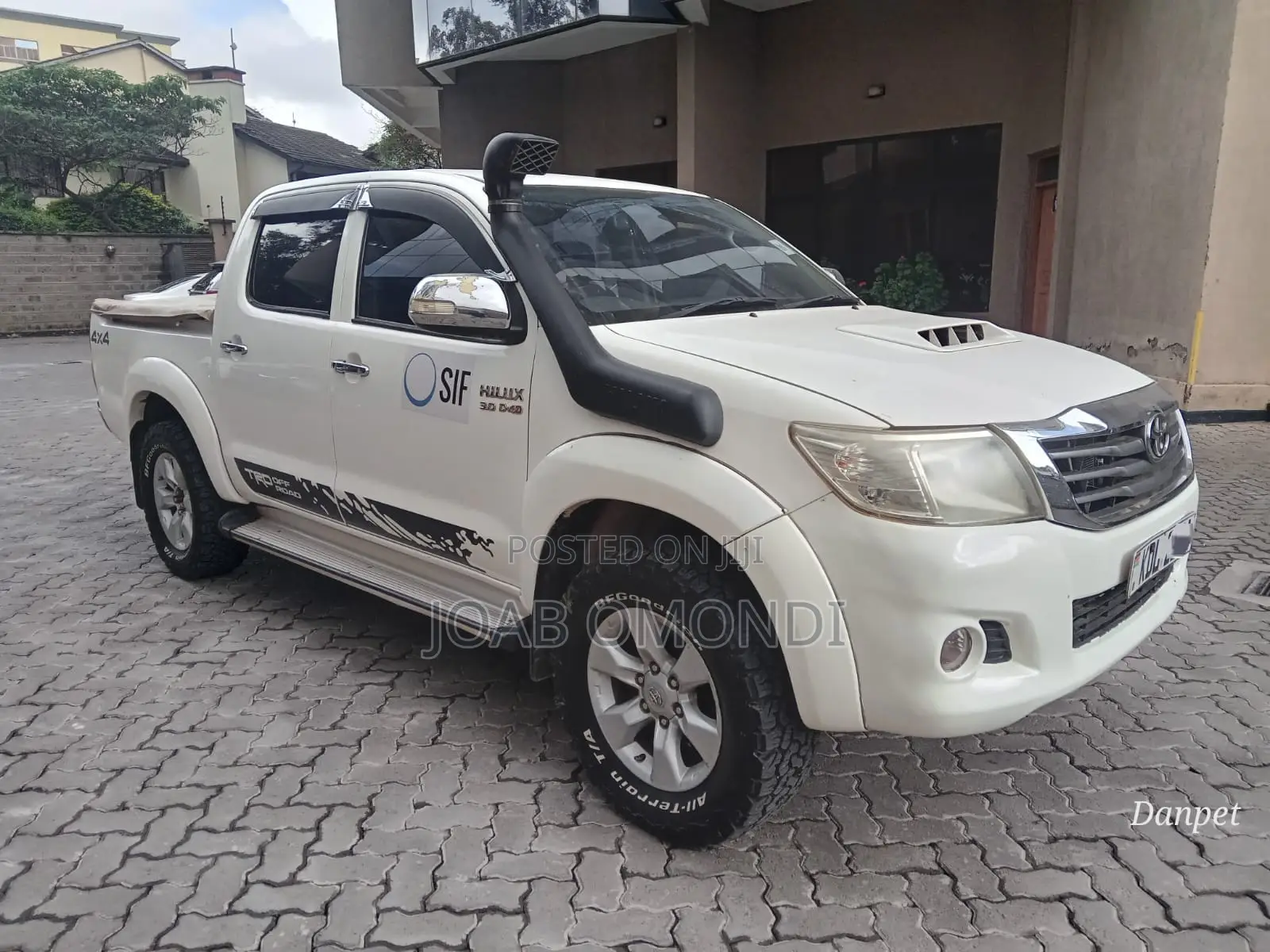 Toyota Hilux SR 4x4 2017 White