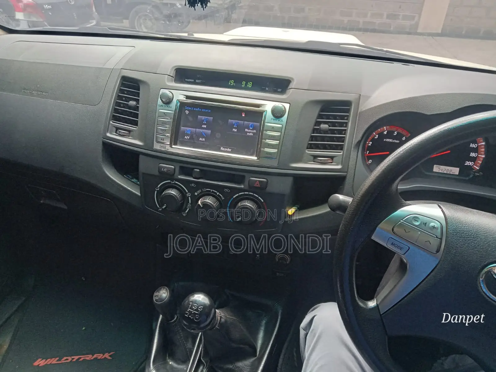 Toyota Hilux SR 4x4 2017 White