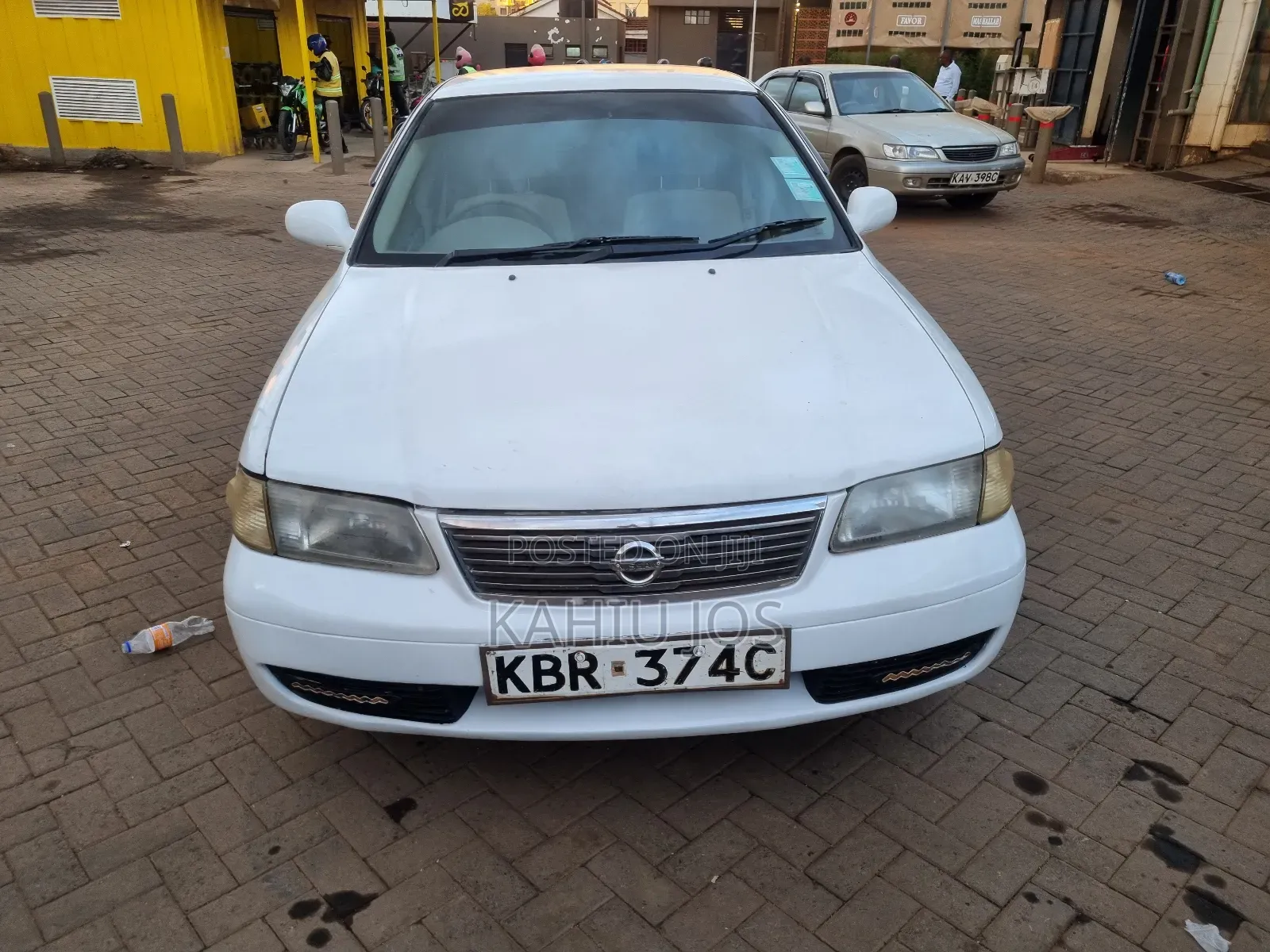 Nissan FB15 2005 White