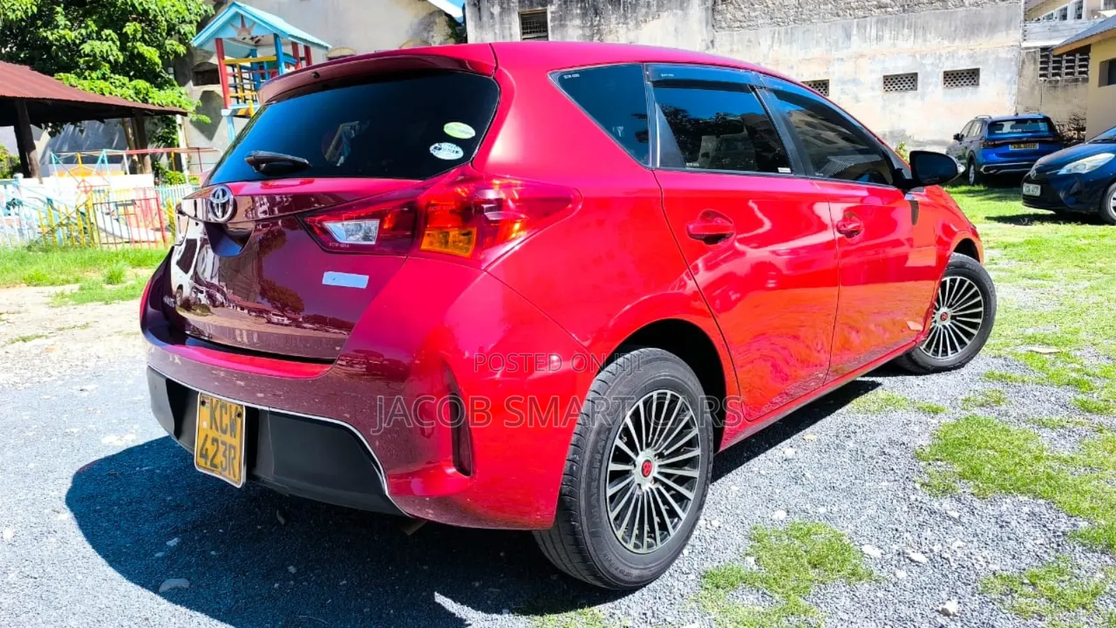 Toyota Auris 2013 Red