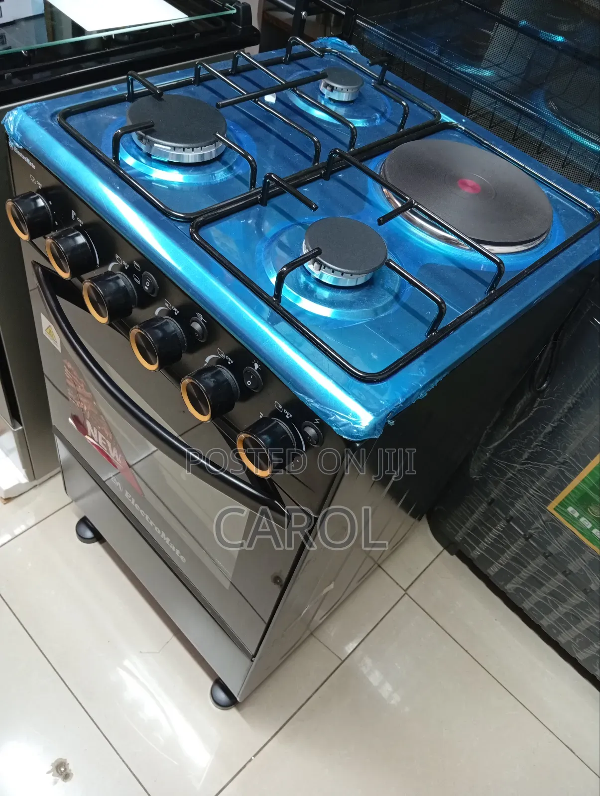 Electromate 50*55 3 Gas + 1rapid Electric Plate and Oven.